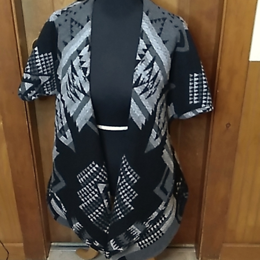 Me Jane Aztec Black and White Wool Vest Size L